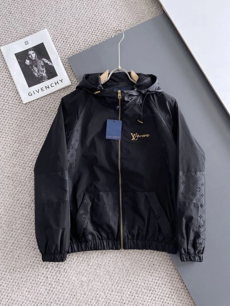 Versatile Louis Vuitton Outwear 137623