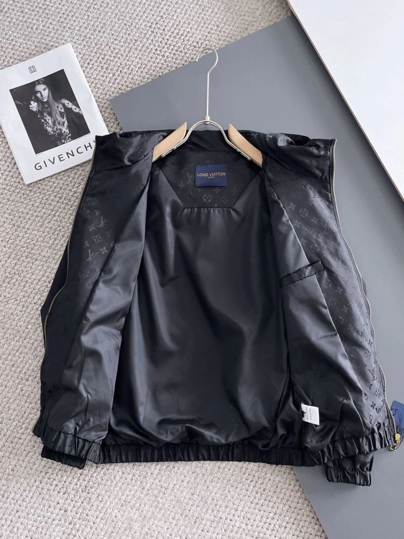 Versatile Louis Vuitton Outwear 137623