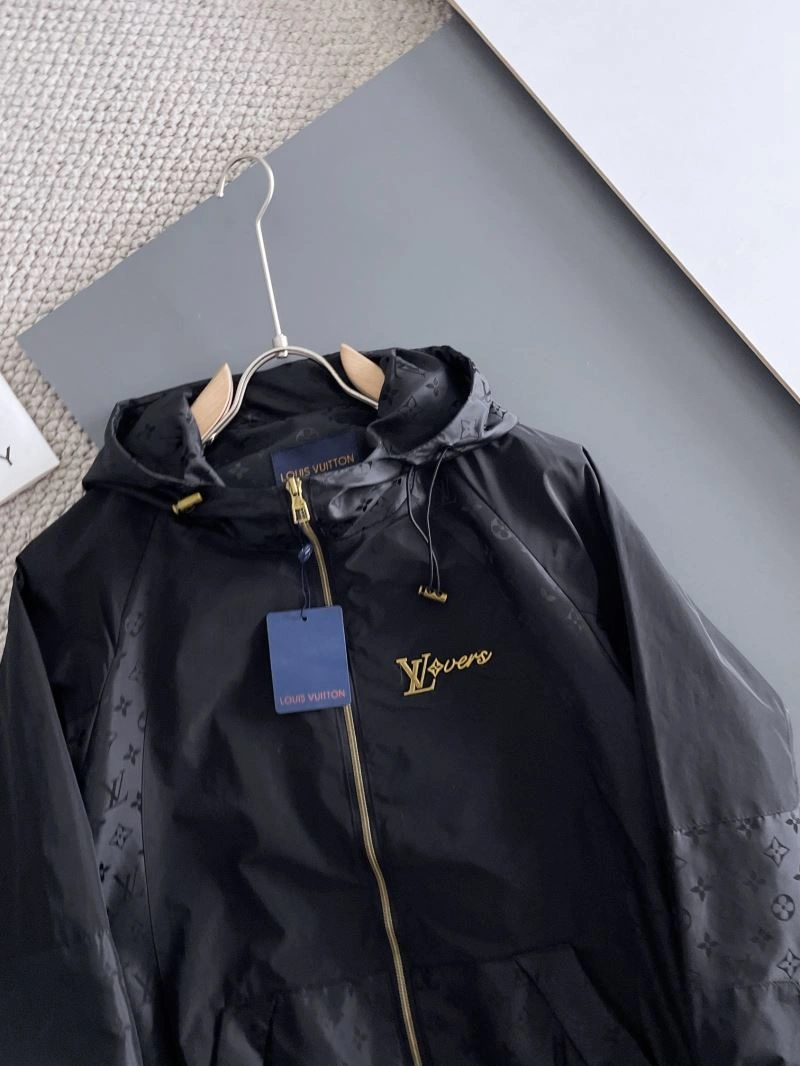 Versatile Louis Vuitton Outwear 137623