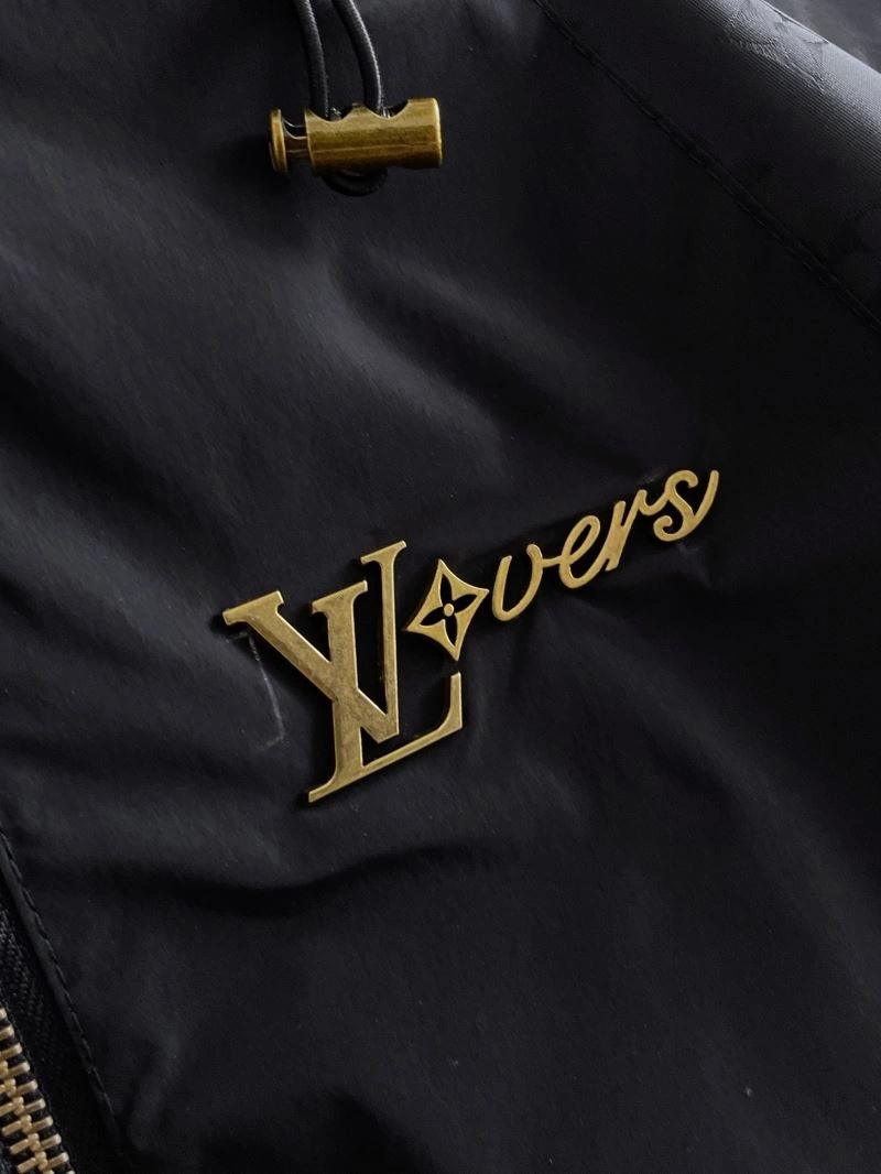 Versatile Louis Vuitton Outwear 137623