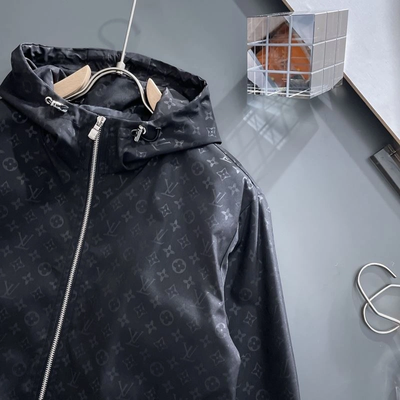 Elegant Louis Vuitton Outwear 137624