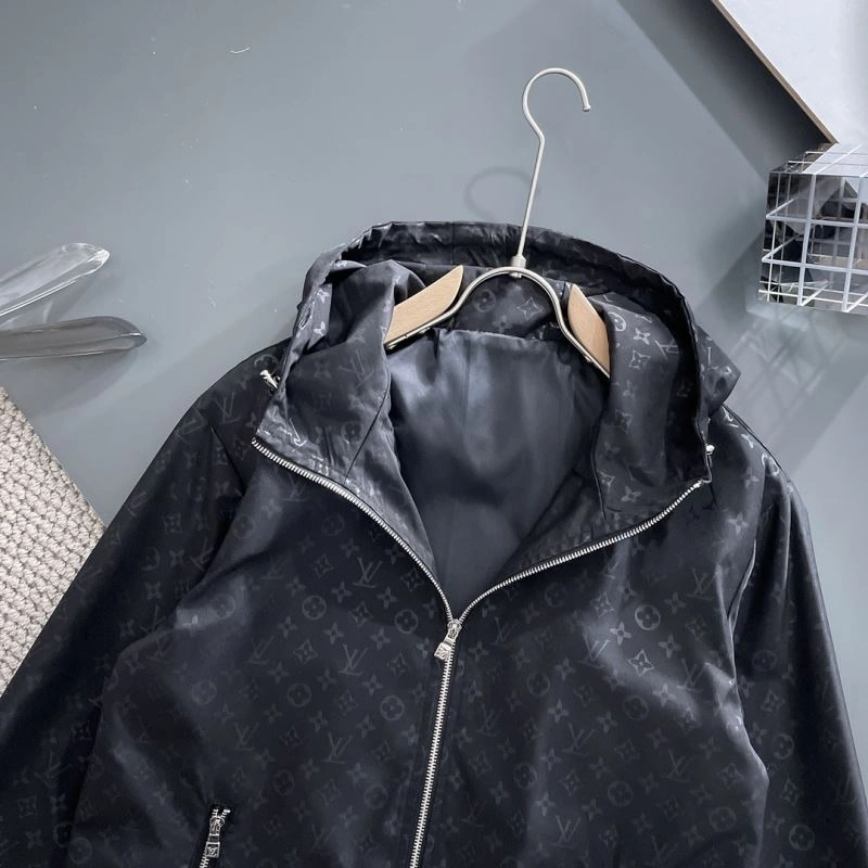 Elegant Louis Vuitton Outwear 137624