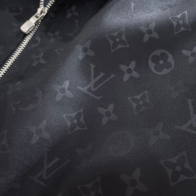 Elegant Louis Vuitton Outwear 137624