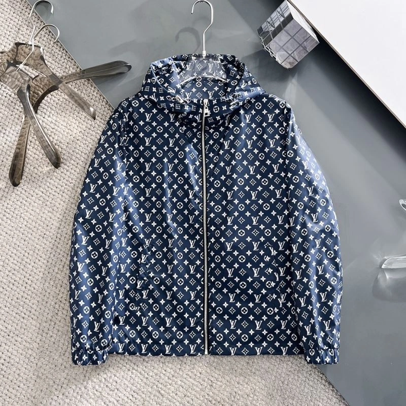 ComfortFit Louis Vuitton Outwear 137613