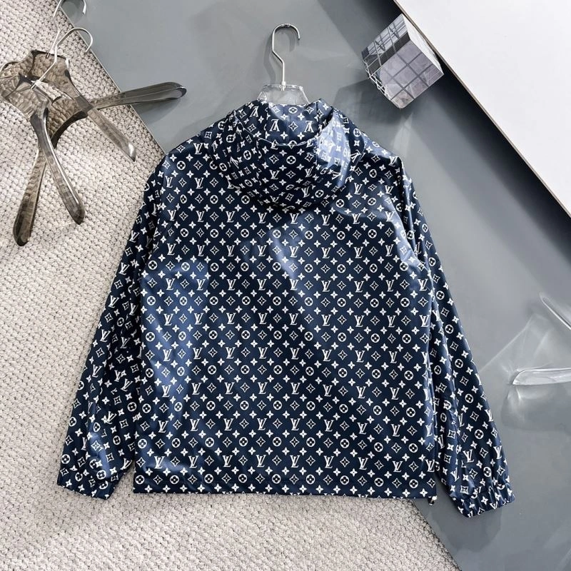 ComfortFit Louis Vuitton Outwear 137613