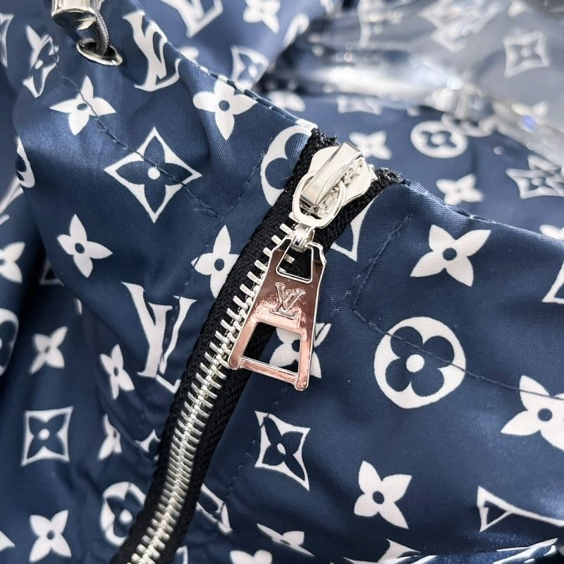 ComfortFit Louis Vuitton Outwear 137613