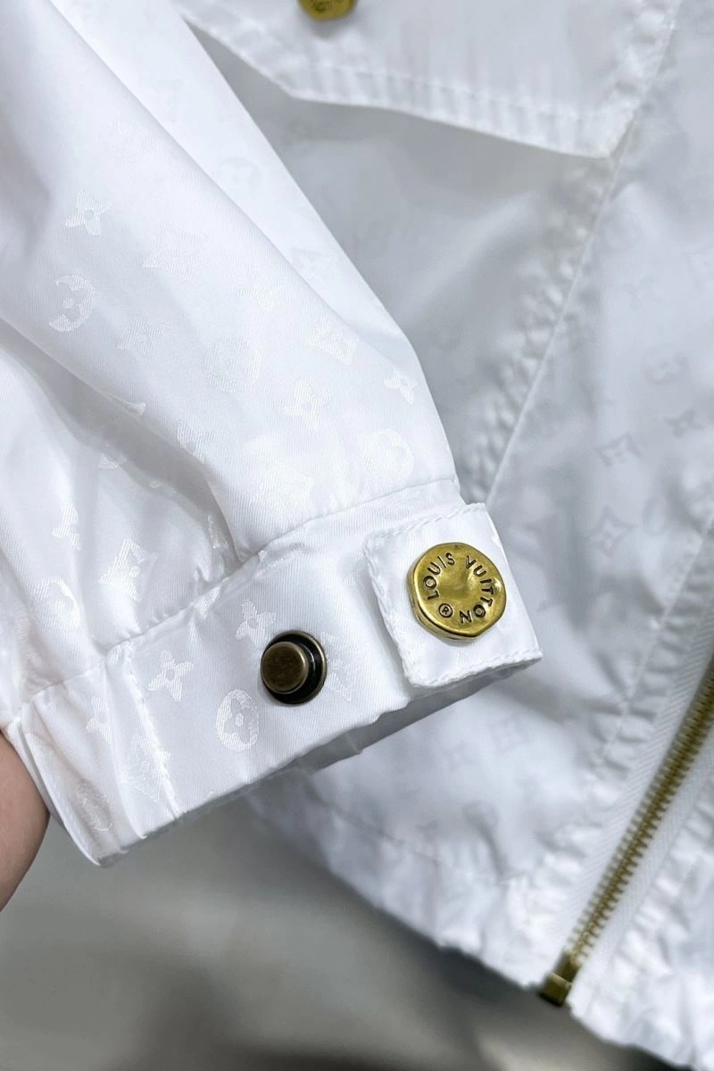 Louis Vuitton Outwear Durable 137610