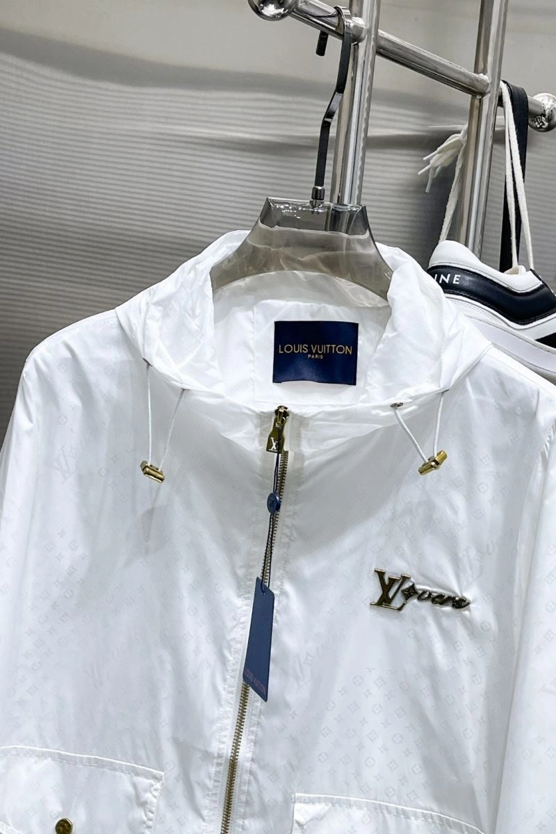 Louis Vuitton Outwear Durable 137610