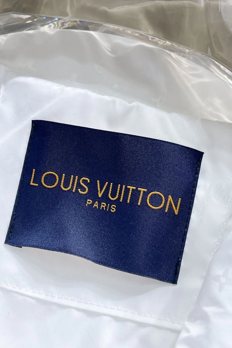 Louis Vuitton Outwear Durable 137610
