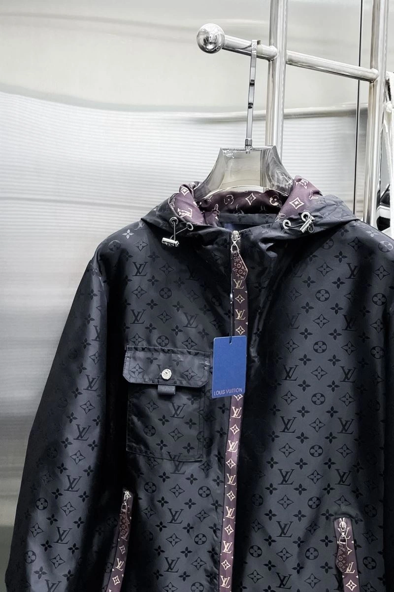 Louis Vuitton Outwear GoAnywhere 137606