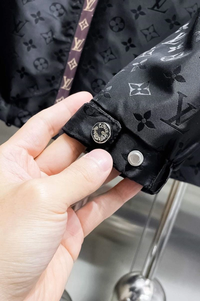 Louis Vuitton Outwear GoAnywhere 137606
