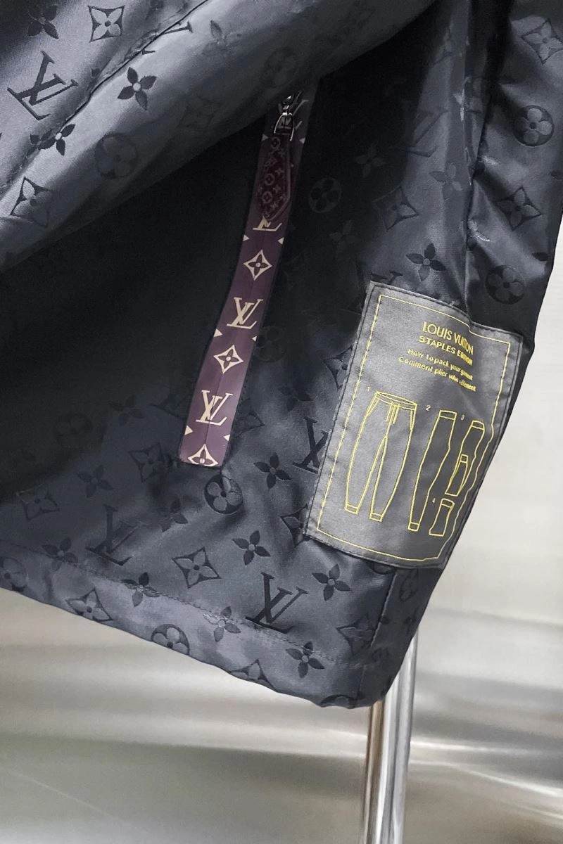 Louis Vuitton Outwear GoAnywhere 137606