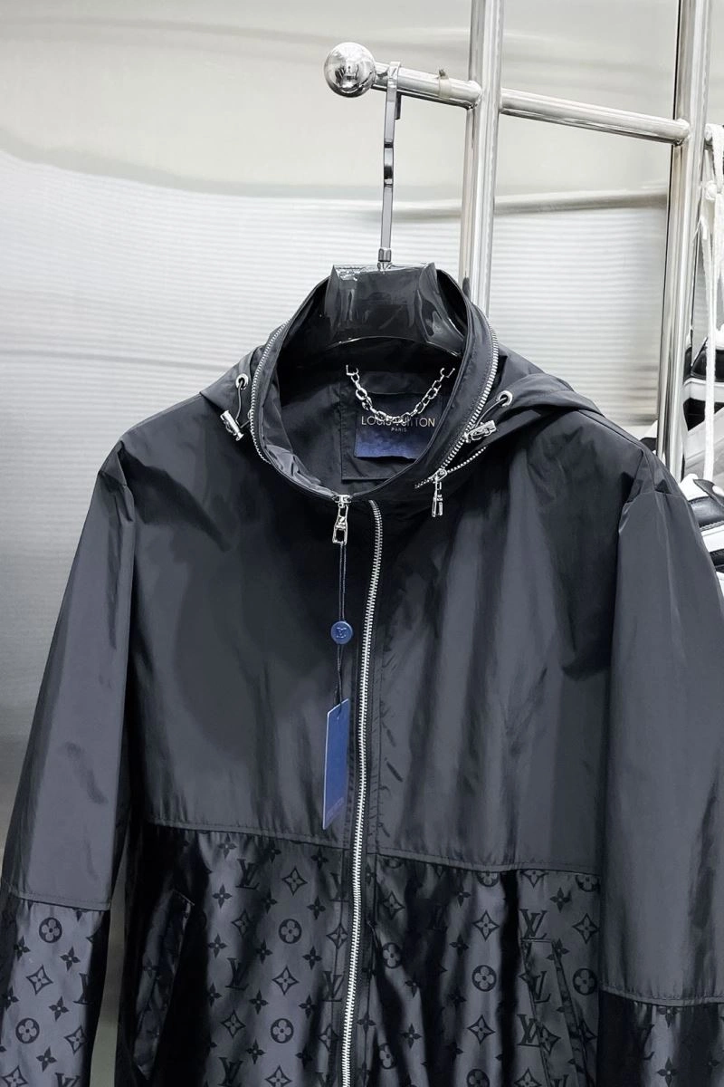 FlexibleFit Louis Vuitton Outwear 137596