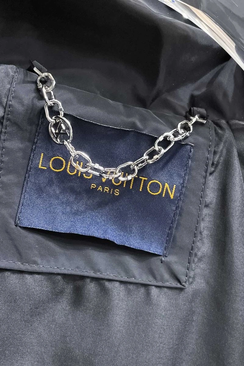 FlexibleFit Louis Vuitton Outwear 137596