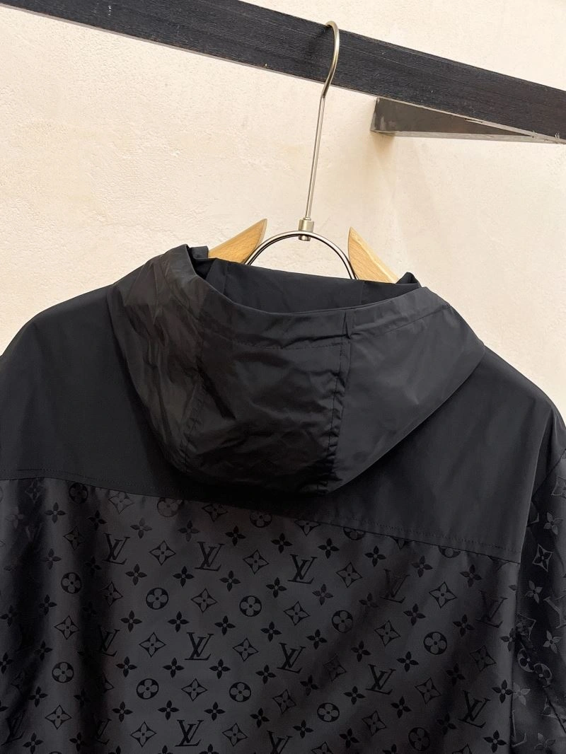 AllSeason Louis Vuitton Outwear 137594