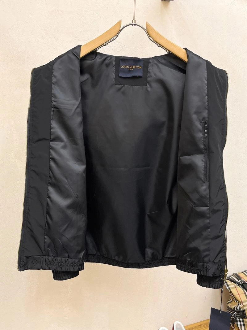 AllSeason Louis Vuitton Outwear 137594