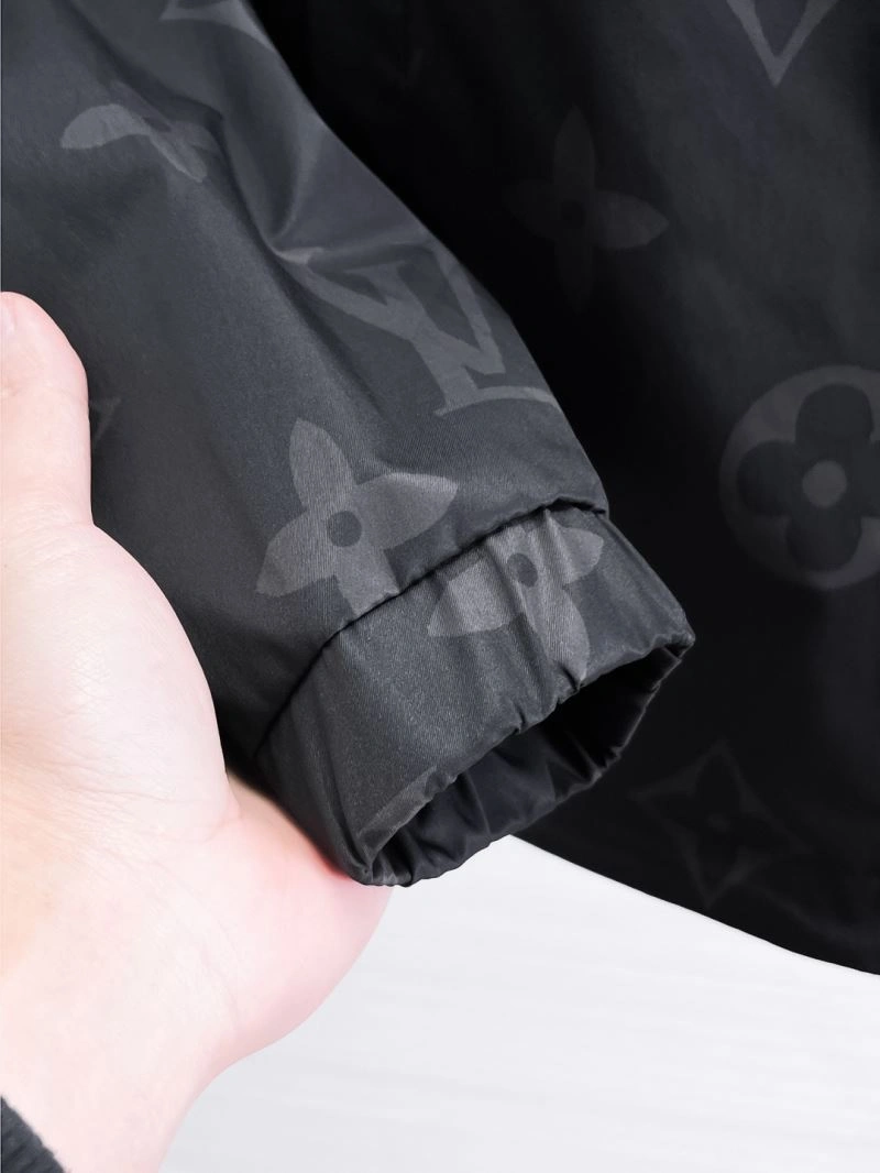 MultiPurpose Louis Vuitton Outwear 137590