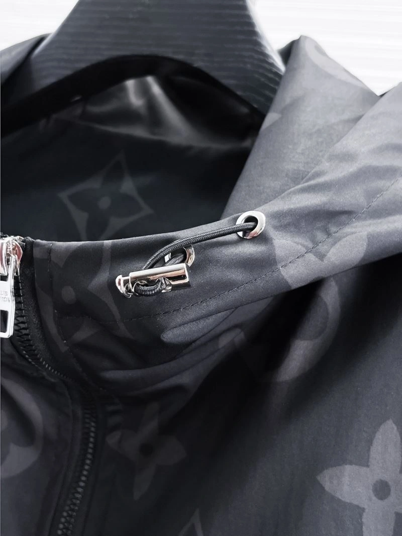 MultiPurpose Louis Vuitton Outwear 137590