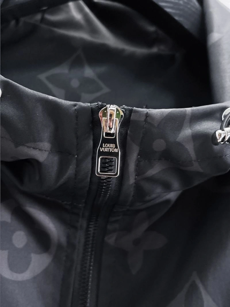 MultiPurpose Louis Vuitton Outwear 137590