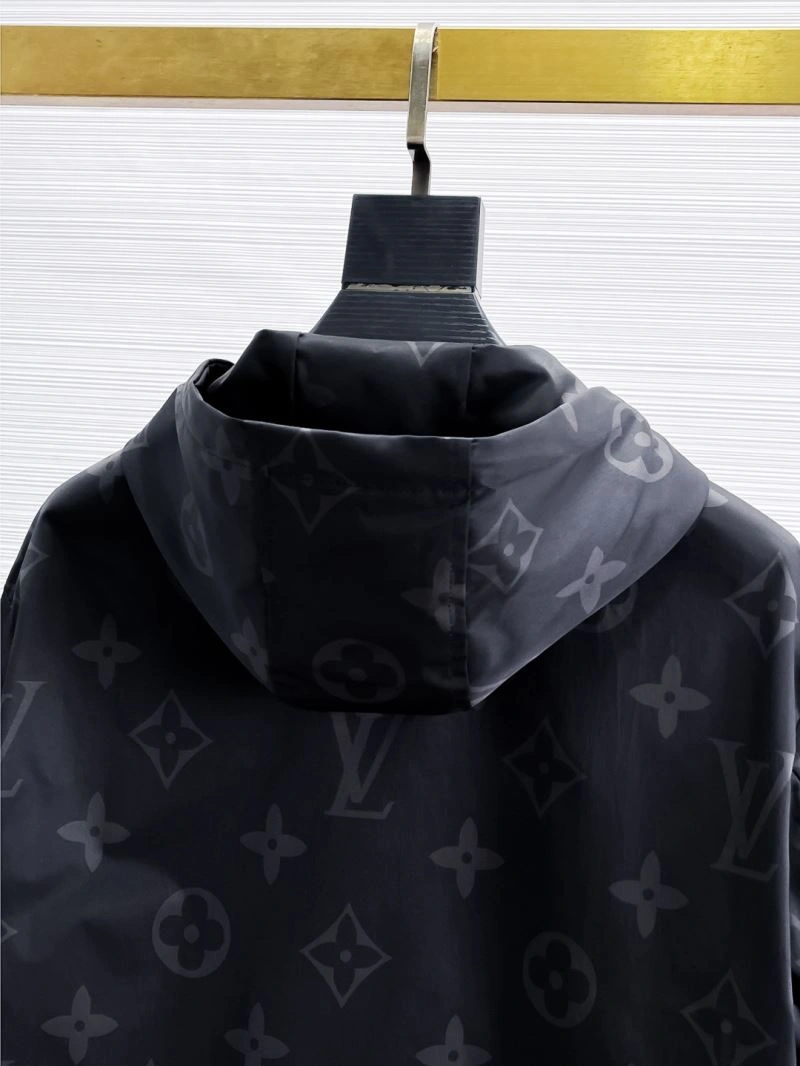 MultiPurpose Louis Vuitton Outwear 137590