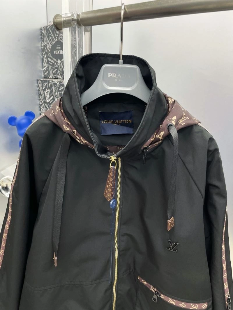 Louis Vuitton Outwear Lightweight 137585
