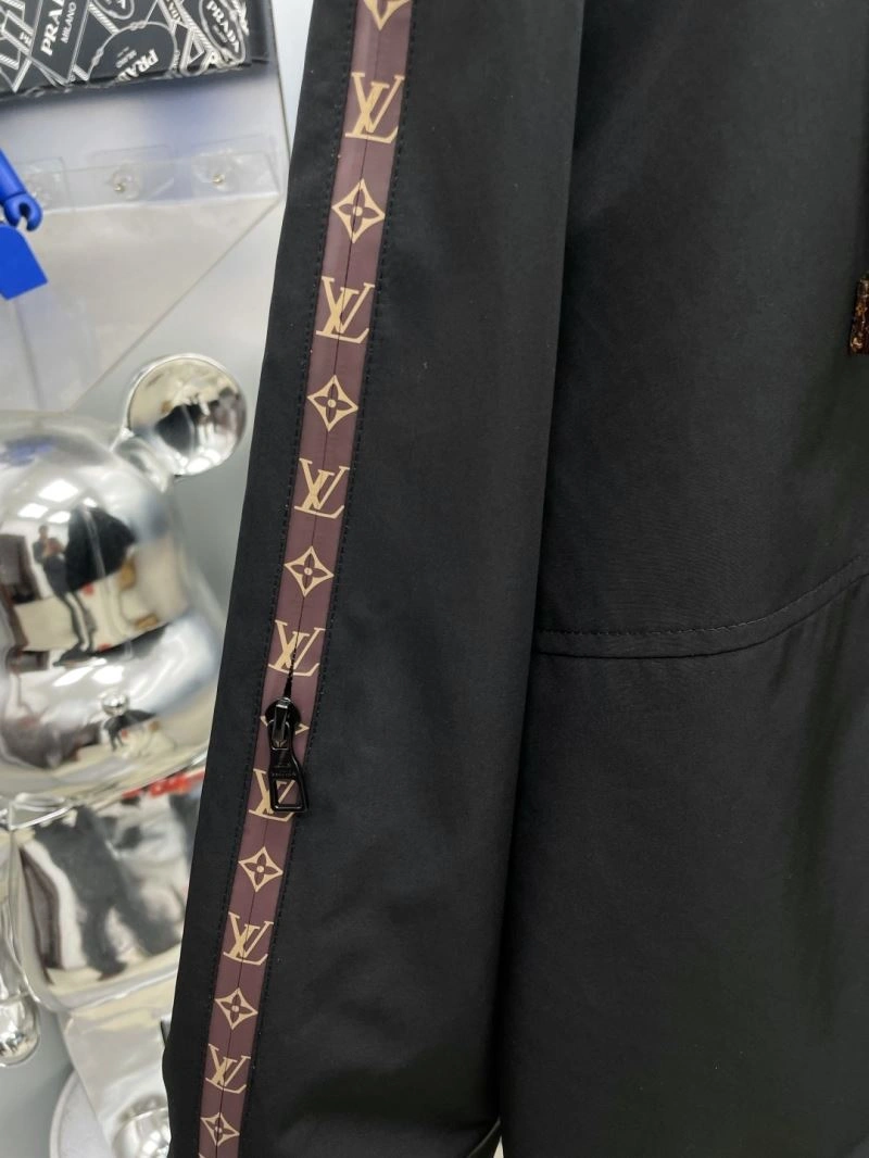 Louis Vuitton Outwear Lightweight 137585