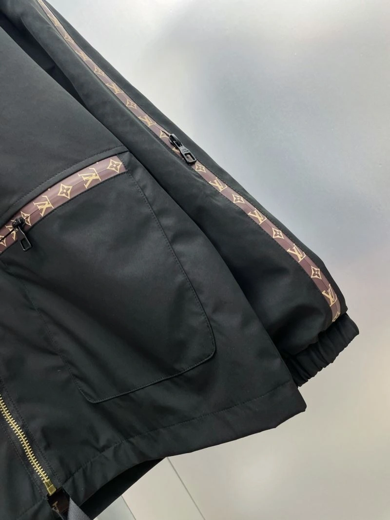 Louis Vuitton Outwear Lightweight 137585