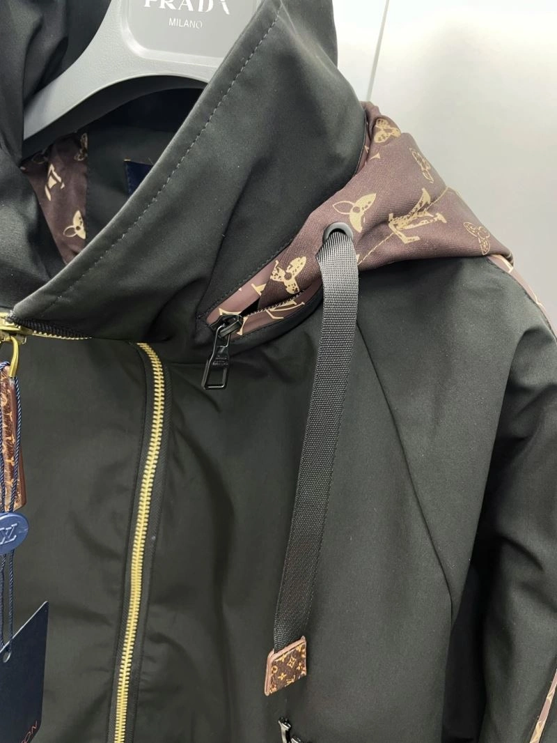 Louis Vuitton Outwear Lightweight 137585