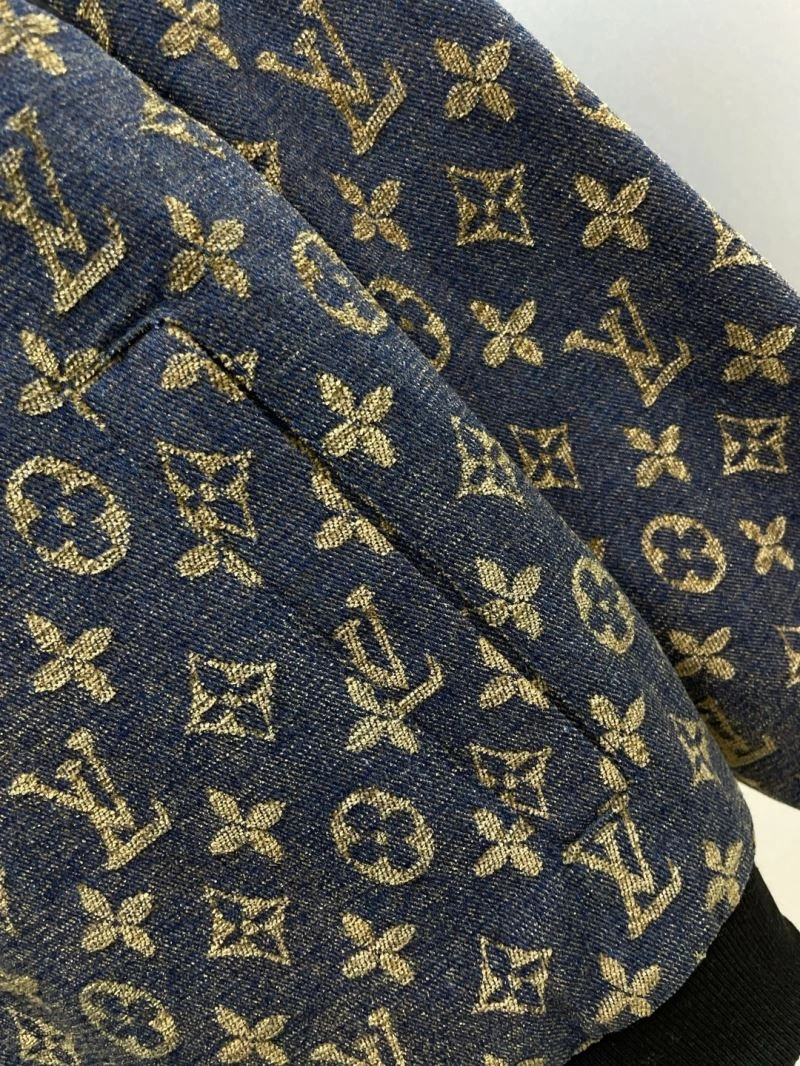 Unisex Louis Vuitton Outwear 137584