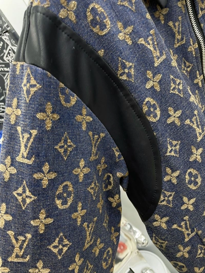 Unisex Louis Vuitton Outwear 137584