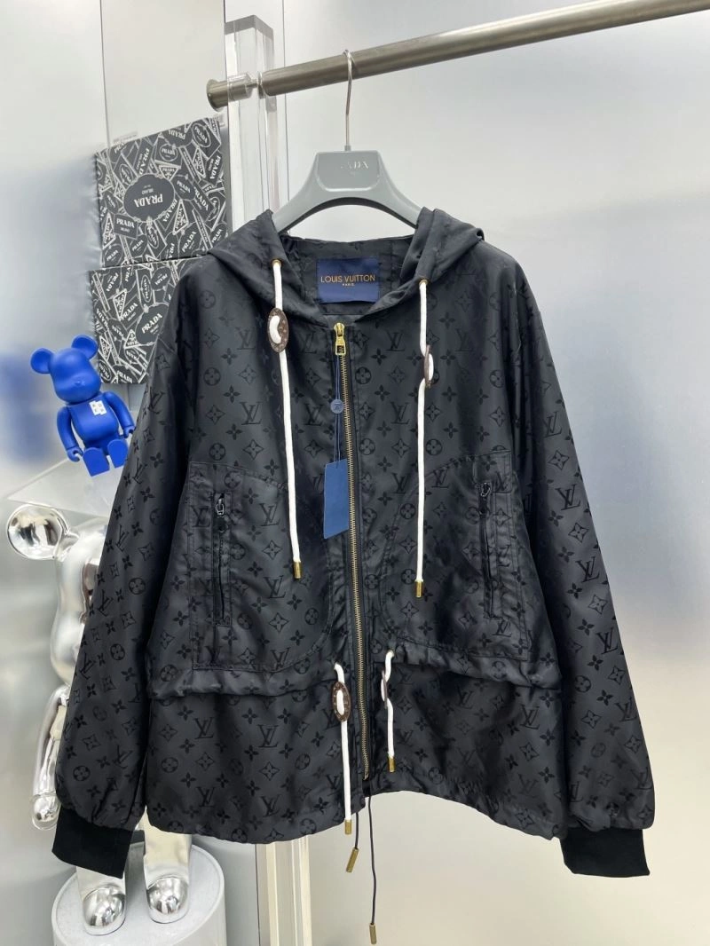 Resilient Louis Vuitton Outwear 137580
