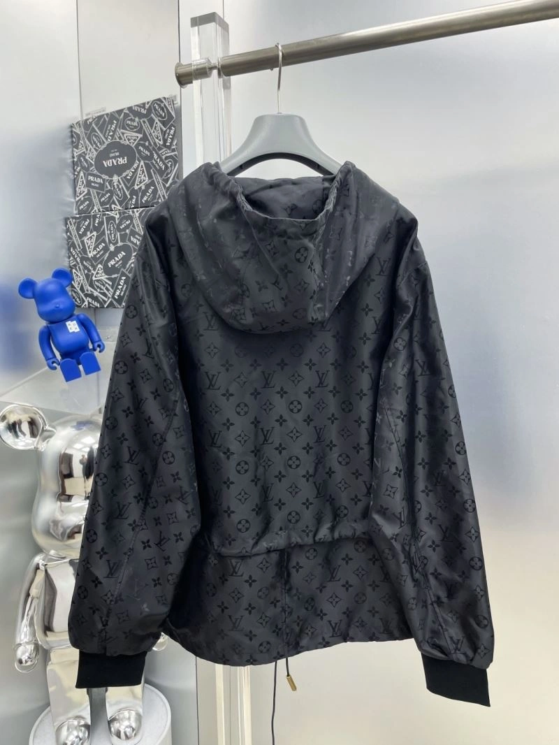 Resilient Louis Vuitton Outwear 137580