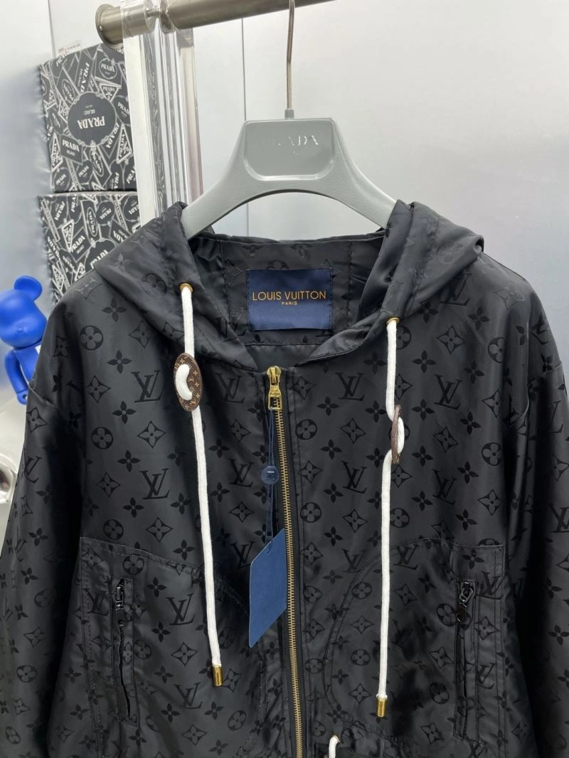 Resilient Louis Vuitton Outwear 137580