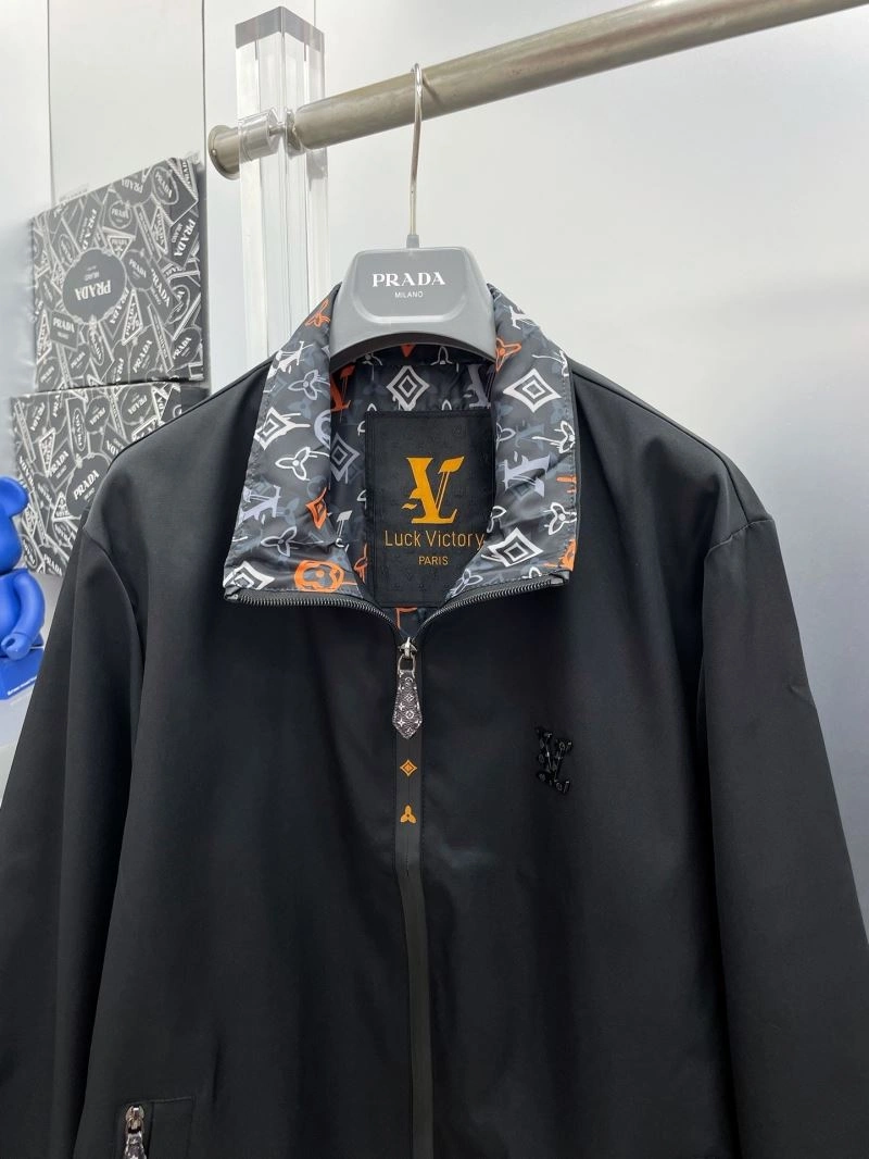Louis Vuitton Outwear Sporty 137573