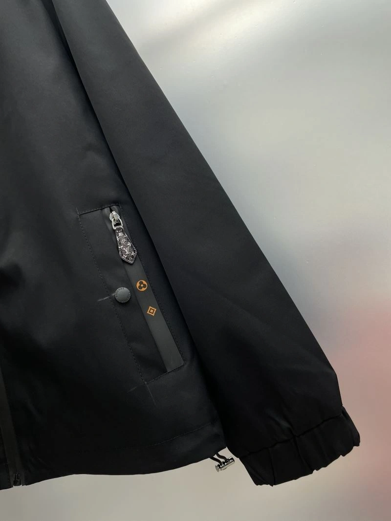 Louis Vuitton Outwear Sporty 137573