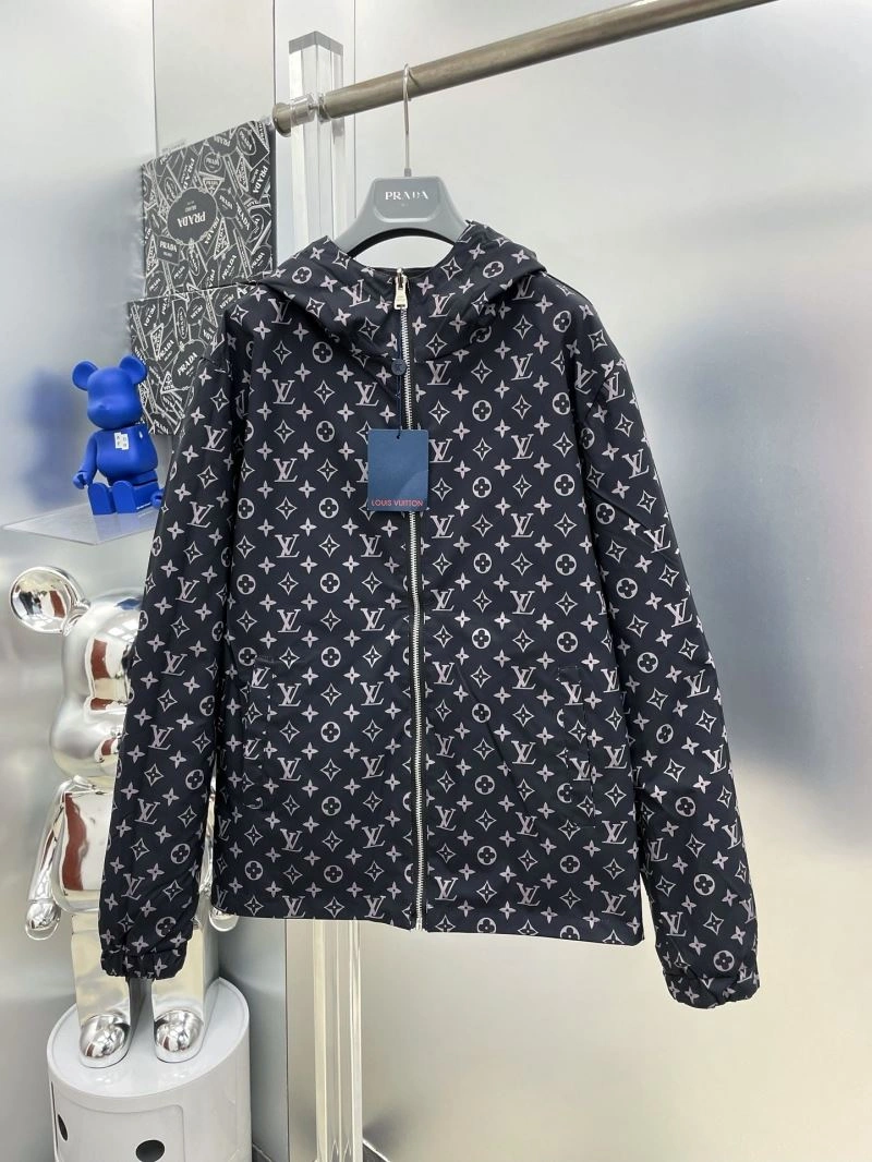 Contemporary Louis Vuitton Outwear 137583