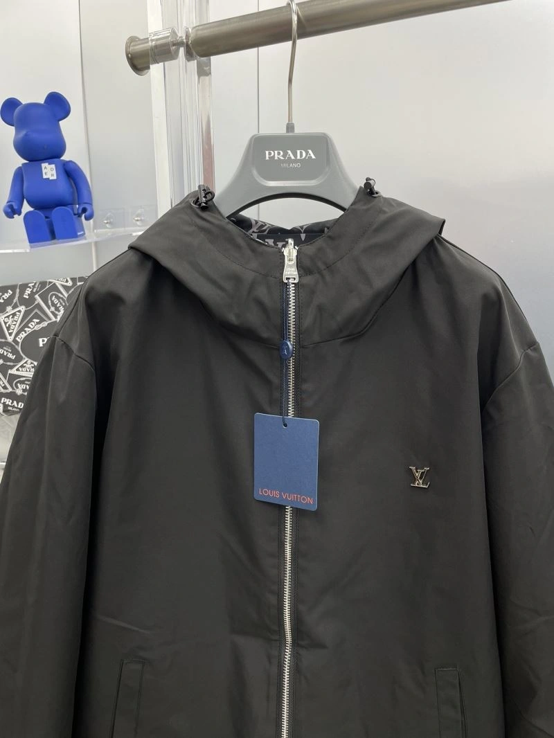 Unisex Louis Vuitton Outwear 137564