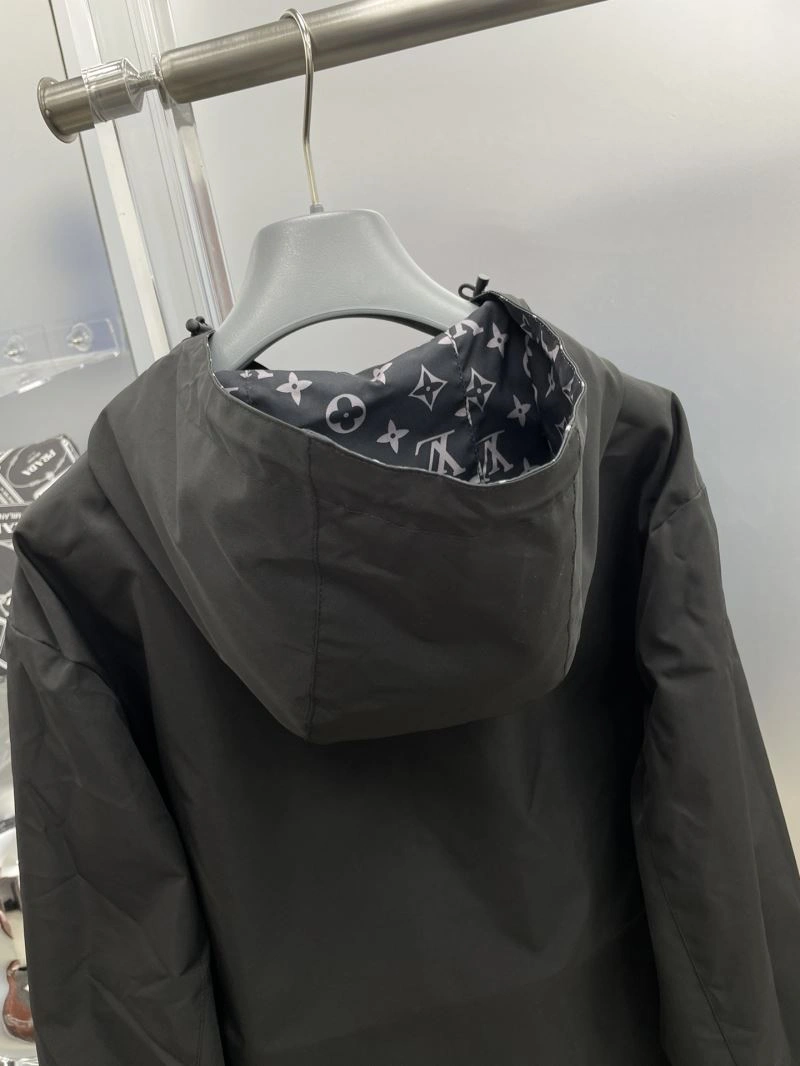 Unisex Louis Vuitton Outwear 137564