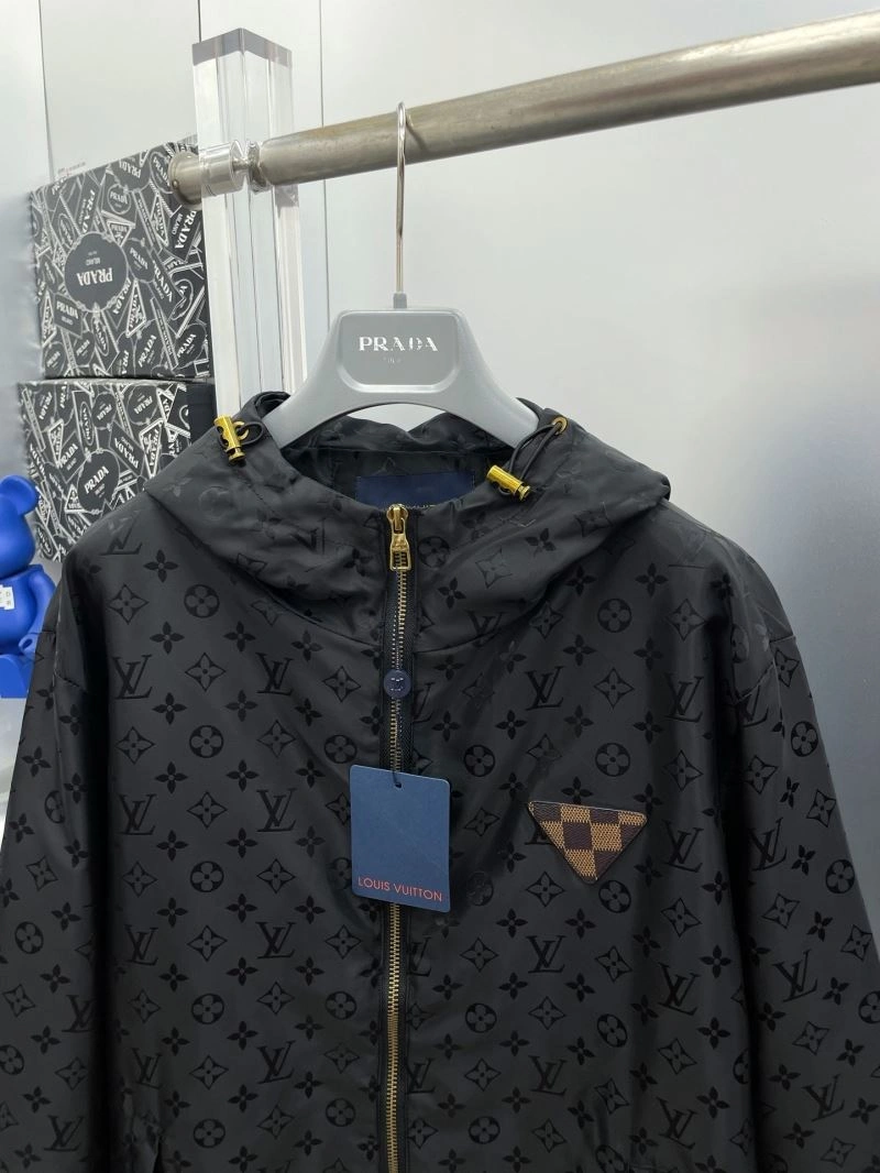 Soft Louis Vuitton Outwear 137565