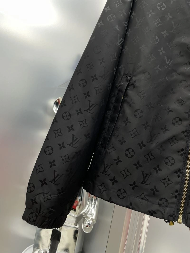 Soft Louis Vuitton Outwear 137565