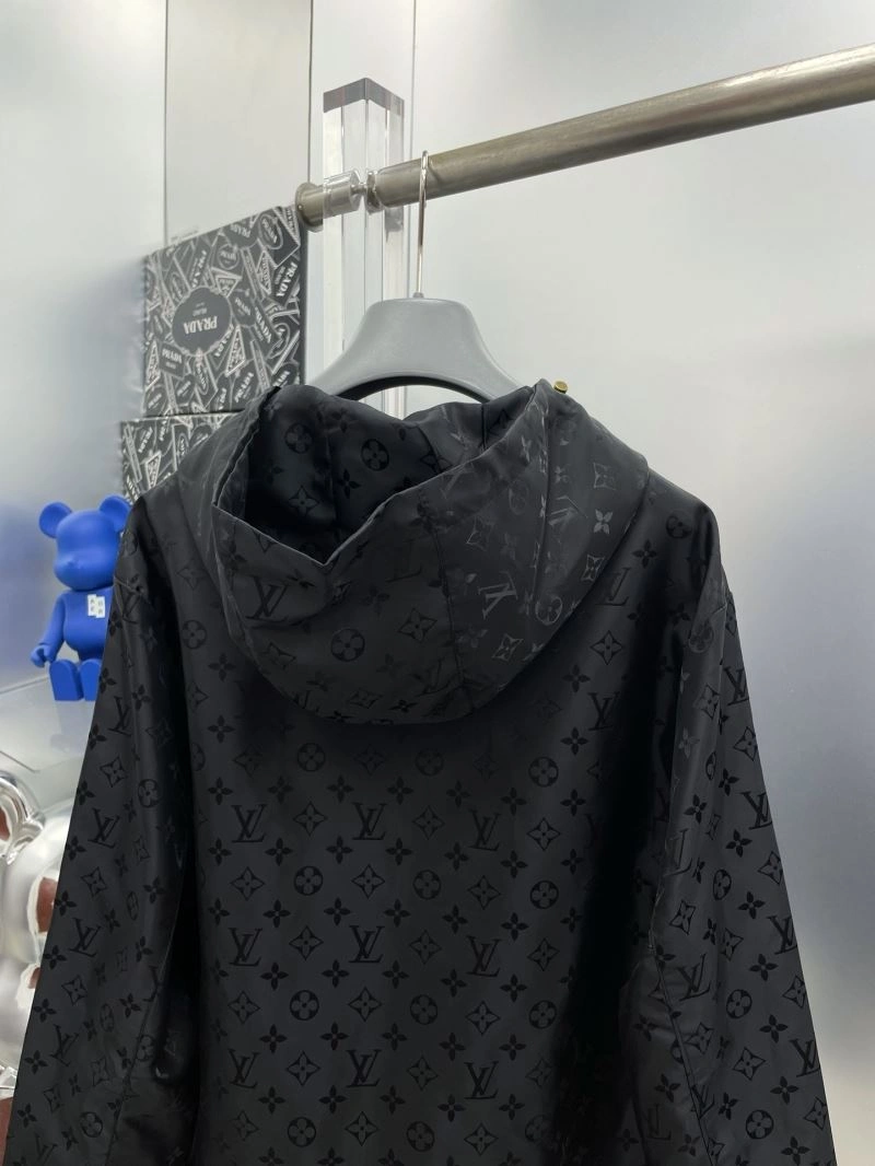 Soft Louis Vuitton Outwear 137565