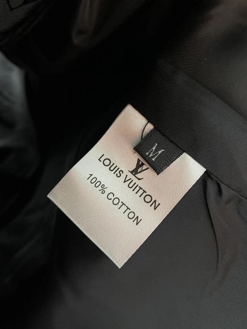 Soft Louis Vuitton Outwear 137565