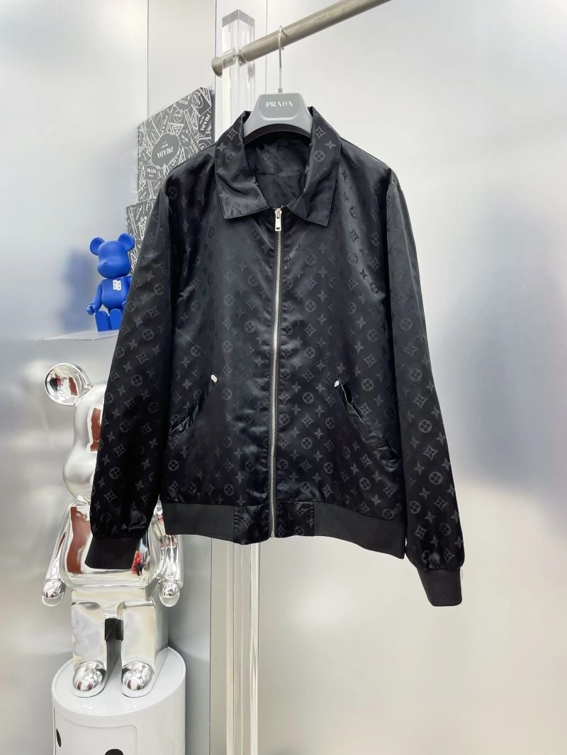 Neat Louis Vuitton Outwear 137568