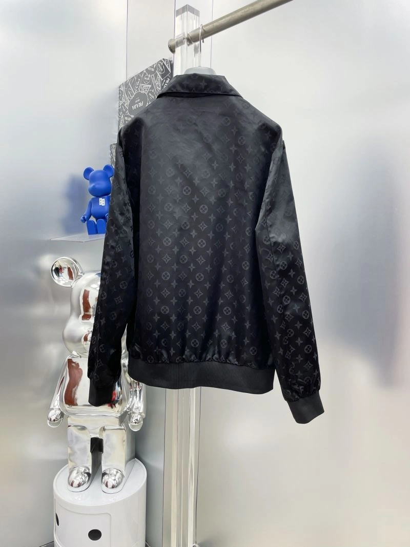 Neat Louis Vuitton Outwear 137568
