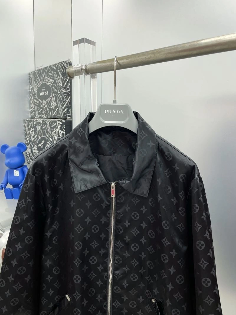 Neat Louis Vuitton Outwear 137568