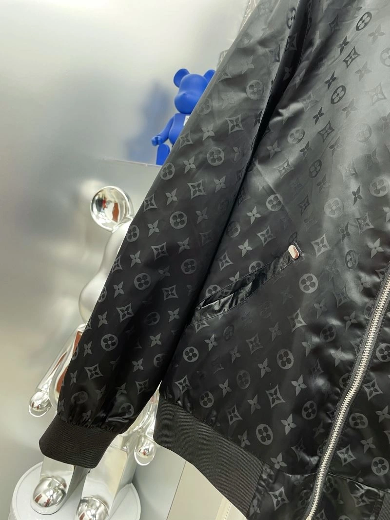 Neat Louis Vuitton Outwear 137568