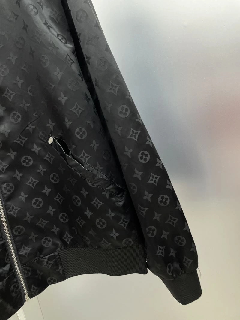 Neat Louis Vuitton Outwear 137568