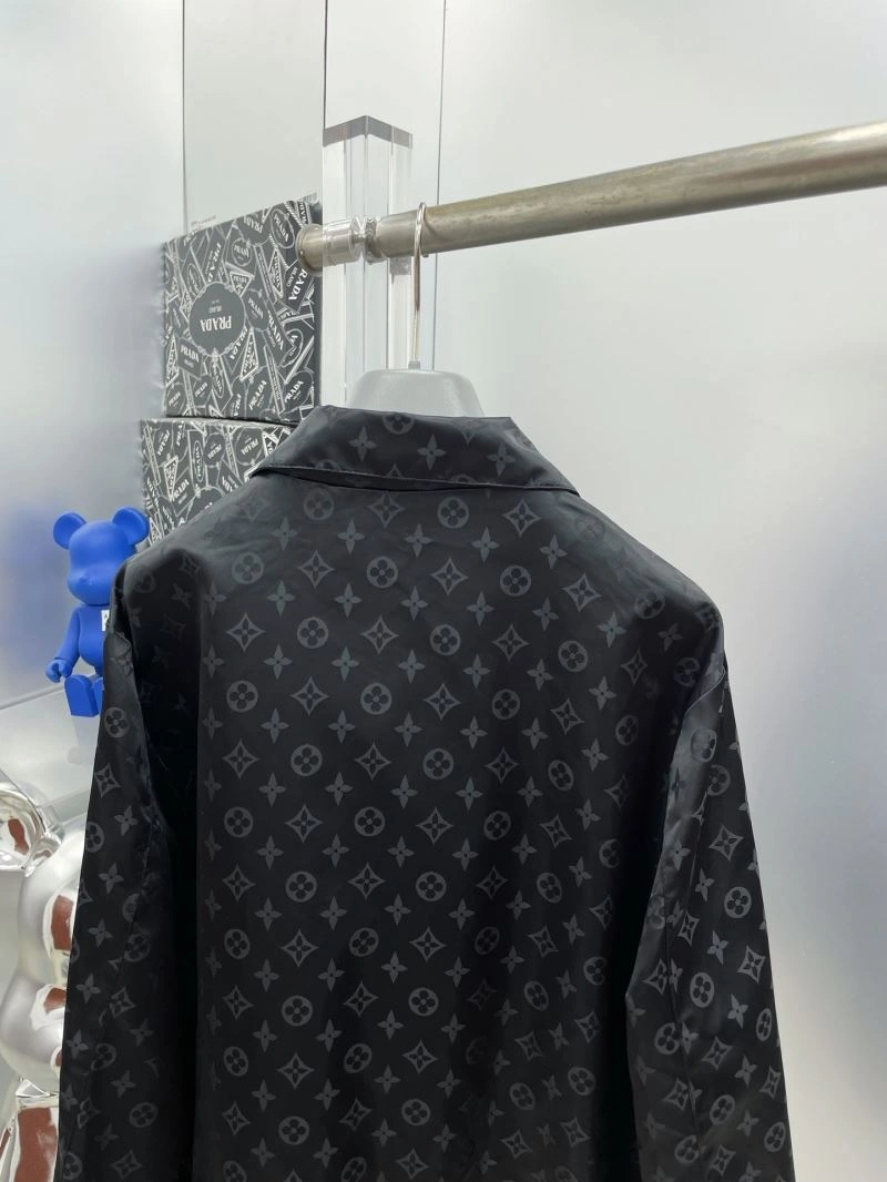 Neat Louis Vuitton Outwear 137568