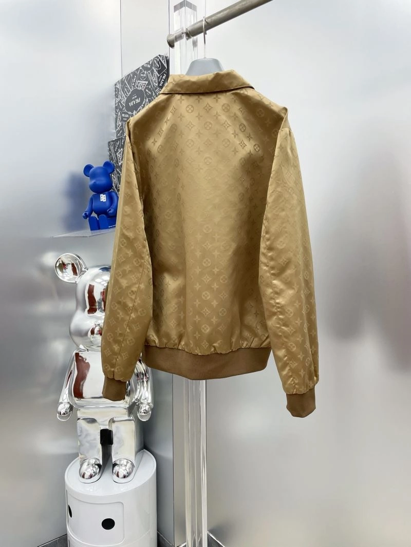 Minimalist Louis Vuitton Outwear 137579