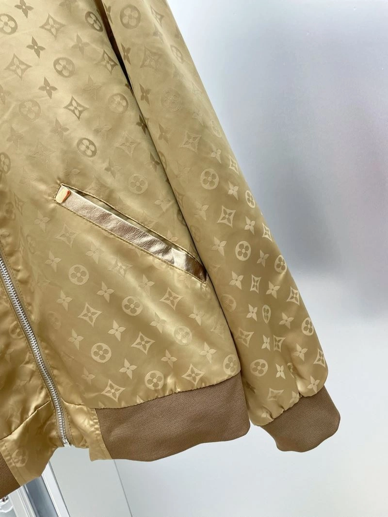 Minimalist Louis Vuitton Outwear 137579